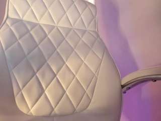 Live webcam model akura011 on Soda Cams