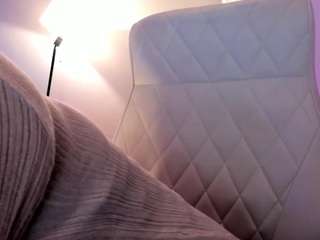 Ce modèle est en direct maintenant. akura011