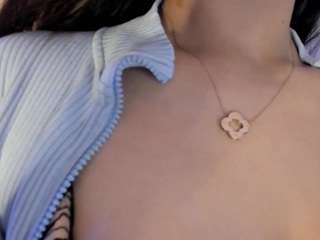 akura011 live webcam show