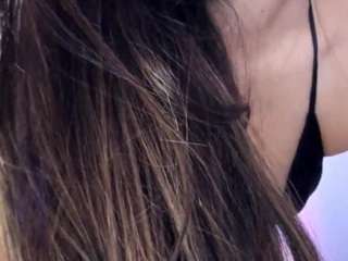 akura011 live webcam show