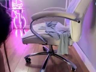 Akura011's cam show statistics and live stream