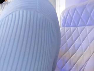 akura011 webcam model