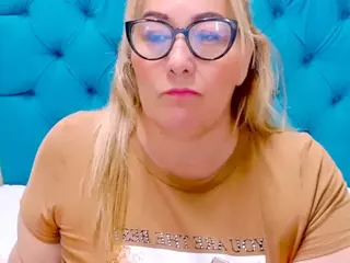 Nayla-Garner's Live Sex Cam Show