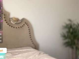 essenceblaque Live Webcam on CamSoda