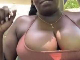essenceblaque webcam model