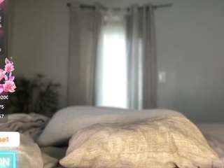 Live webcam model essenceblaque on Soda Cams