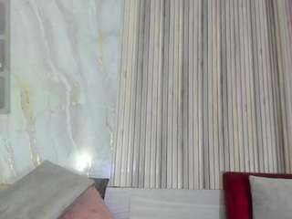 BriannaChelsea live webcam on Soda Cams