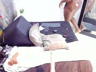 laurasaenz01 webcam