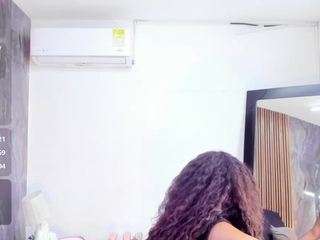 laurasaenz01 webcam model