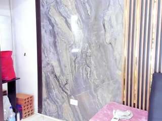 laurasaenz01's CamSoda show and profile