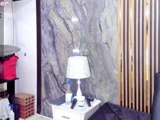 laurasaenz01 live webcam show