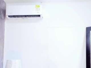 Laura Saenz live cam preview