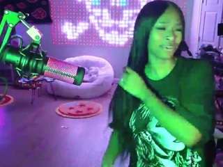 lovenzia Live Webcam on CamSoda