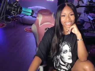 lovenzia Live Webcam on CamSoda
