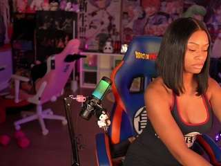 lovenzia Live Webcam on CamSoda