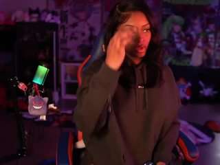 lovenzia from CamSoda is Private