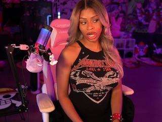 lovenzia from CamSoda is Freechat