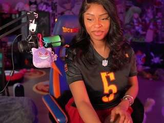 lovenzia Live Webcam on CamSoda