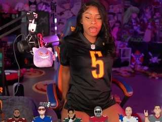 lovenzia Live Webcam on CamSoda