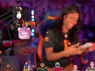 lovenzia Live Webcam on CamSoda