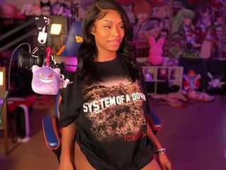 lovenzia webcam model