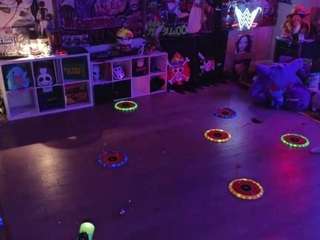 lovenzia's CamSoda show and profile