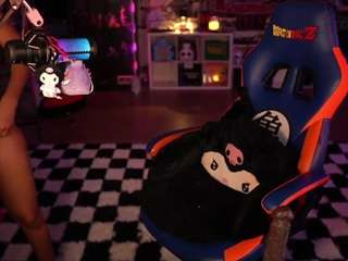 lovenzia Live Webcam on CamSoda