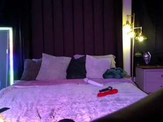 Live webcam model lovenzia on Soda Cams