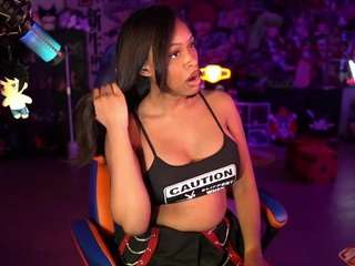 Live webcam model lovenzia on Soda Cams