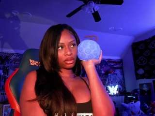 Live webcam model lovenzia on Soda Cams