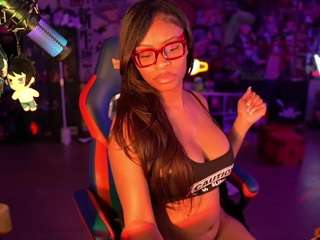 Live webcam model lovenzia on Soda Cams