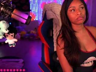 Live webcam model lovenzia on Soda Cams