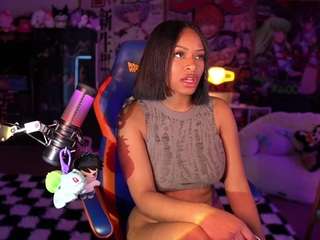 lovenzia Live Webcam on CamSoda