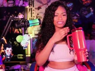 lovenzia's CamSoda show and profile