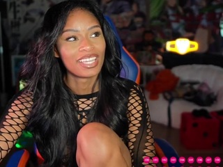 Live webcam model lovenzia on Soda Cams