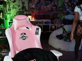 lovenzia's CamSoda show and profile