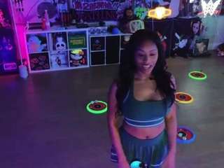 lovenzia's CamSoda show and profile