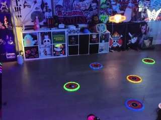 lovenzia's CamSoda show and profile