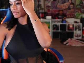 lovenzia Live Webcam on CamSoda