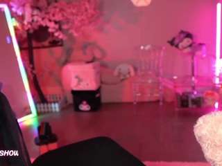 lovenzia live cam
