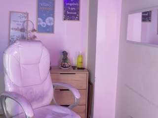 miia-thompson-1's live room