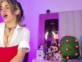 rossierosse1 Live Webcam on CamSoda