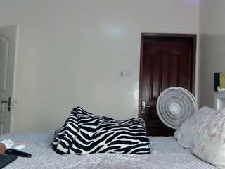 peeky-pinkyy live cam preview
