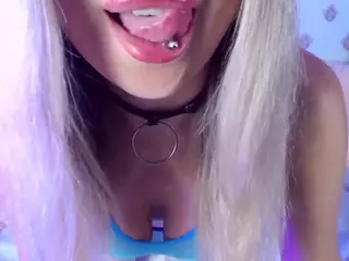 BrianaLovs's Live Sex Cam Show