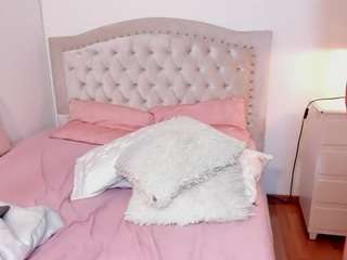 Acest model este live acum. emilydior
