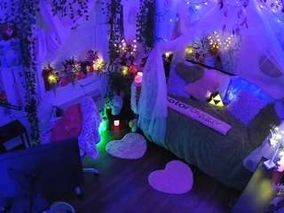 Welcome folks!-LIVE Performance room/no tips! MODEL PAGE@VECCASALT Ft. @NelParker -Please respect room rules. [8999 tokens remaining]