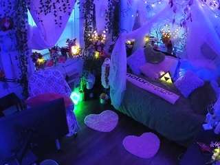 Welcome folks!-LIVE Performance room/no tips! MODEL PAGE@VECCASALT Ft. @NelParker -Please respect room rules. [8999 tokens remaining]