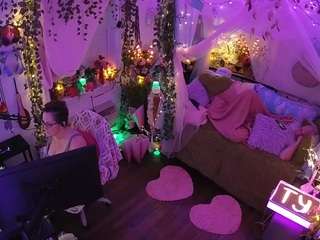 Welcome folks!-LIVE Performance room/no tips! MODEL PAGE@VECCASALT Ft. @NelParker -Please respect room rules. [8996 tokens remaining]