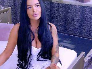 Live webcam model lovetoplay00 on Soda Cams