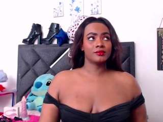 natasha-dourr Live Webcam on CamSoda